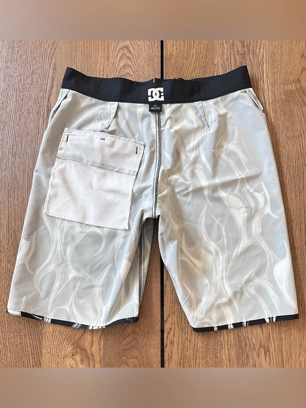 DC Shoes Gray/Black Flames Print Sylem 21 Board shorts Size 34